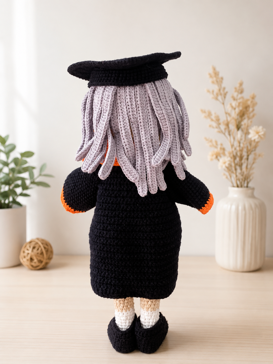 Graduation Crochet Doll with Glasses – Personalized Handmade Amigurumi Graduate Gift, Custom Graduation Keepsake