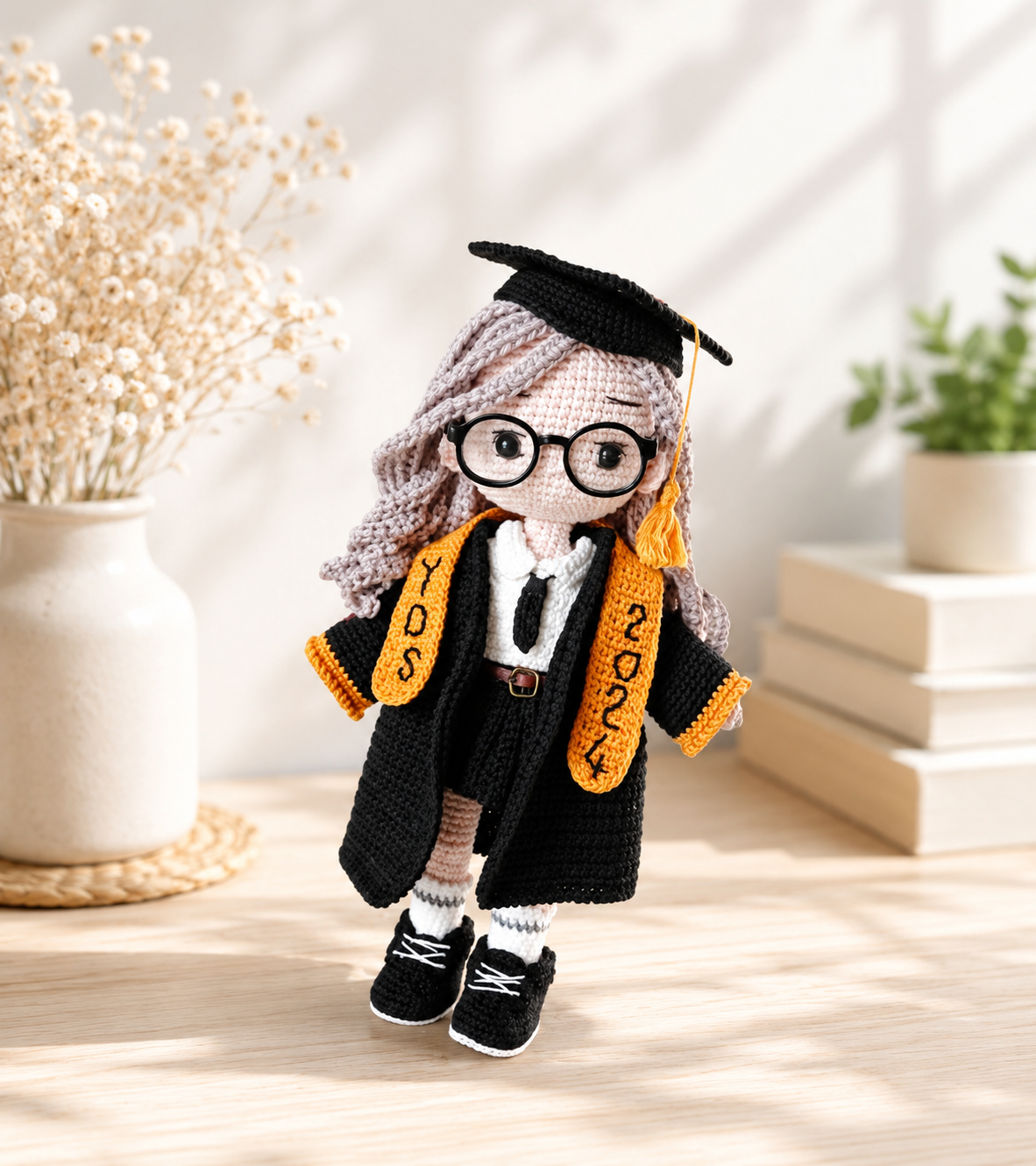 Graduation Crochet Doll with Glasses – Personalized Handmade Amigurumi Graduate Gift, Custom Graduation Keepsake