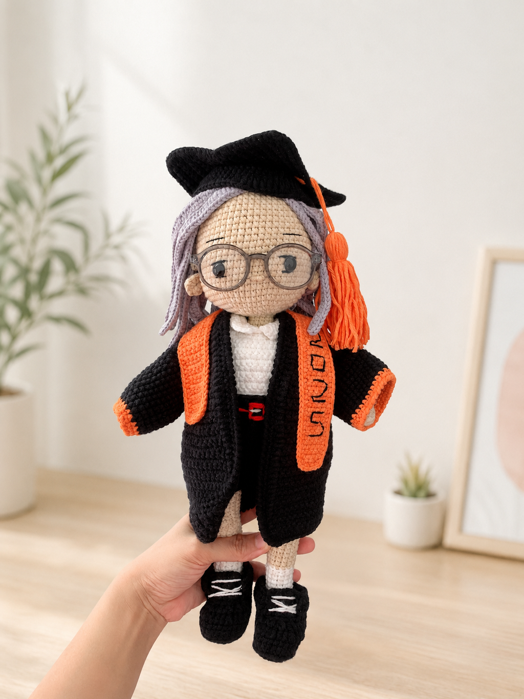 Graduation Crochet Doll with Glasses – Personalized Handmade Amigurumi Graduate Gift, Custom Graduation Keepsake