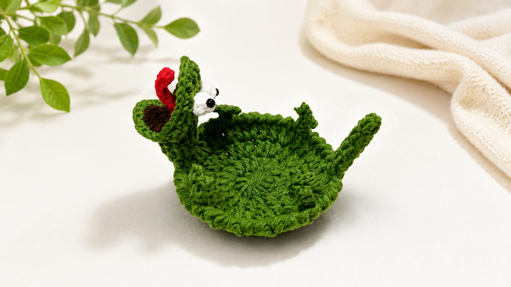 Crochet Lizard Coaster – Handmade Gecko Mug Rug for Reptile Lovers